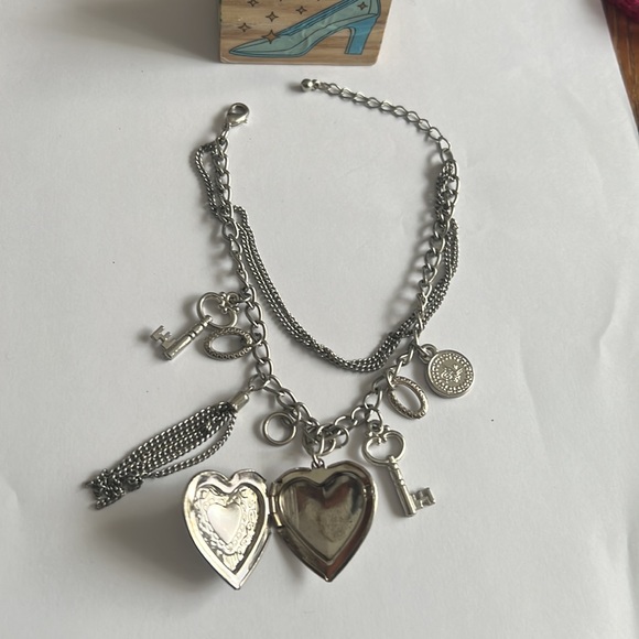 Vintage Minimalist Picture Charm Bracelet - Picture 2 of 4